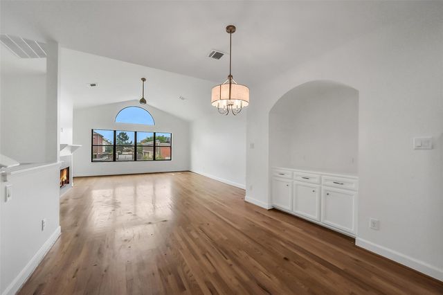 650 Westcross Street 70, Houston, TX 77018