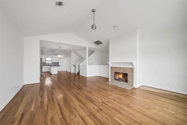 650 Westcross Street 70, Houston, TX 77018