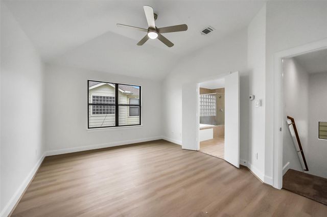 650 Westcross Street 70, Houston, TX 77018