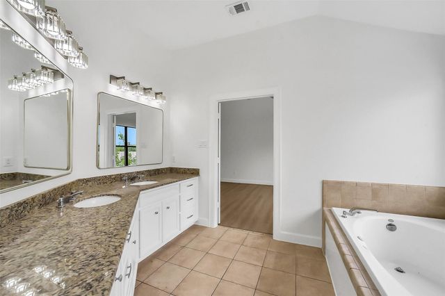 650 Westcross Street 70, Houston, TX 77018