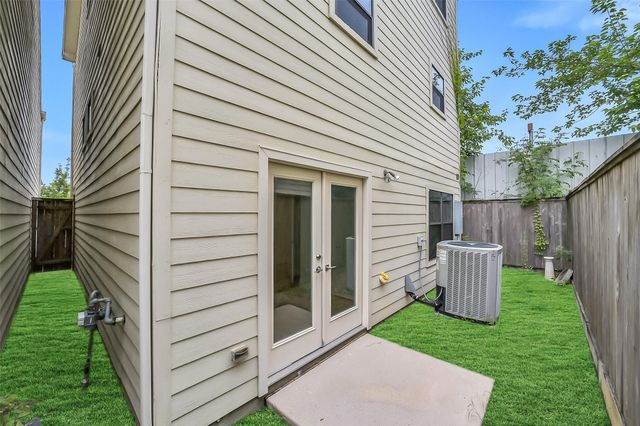 650 Westcross Street 70, Houston, TX 77018