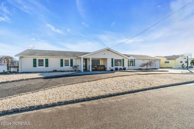 13 Jolly Roger Way, Waretown, NJ 08758