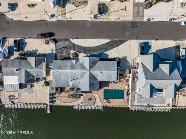 13 Jolly Roger Way, Waretown, NJ 08758