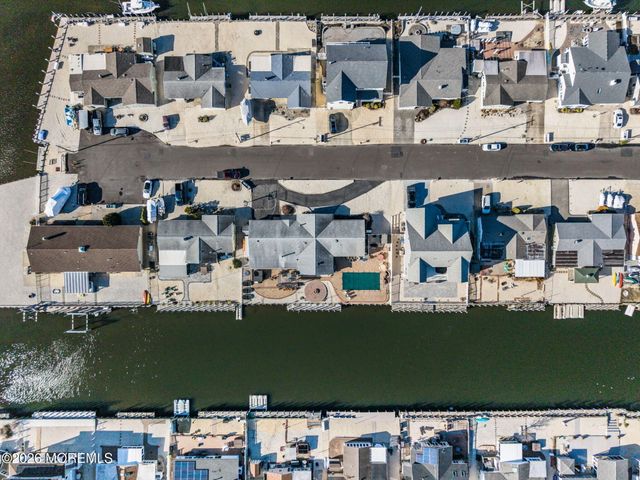 13 Jolly Roger Way, Waretown, NJ 08758