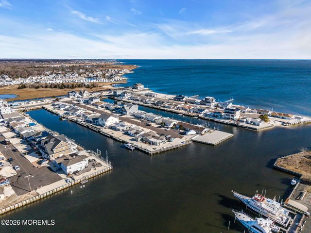 13 Jolly Roger Way, Waretown, NJ 08758