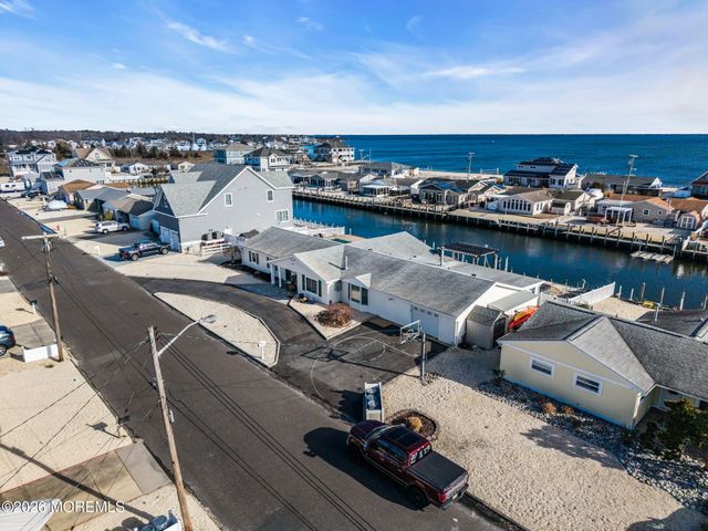 13 Jolly Roger Way, Waretown, NJ 08758