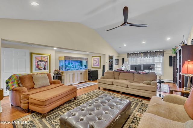 13 Jolly Roger Way, Waretown, NJ 08758