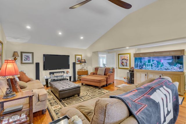 13 Jolly Roger Way, Waretown, NJ 08758