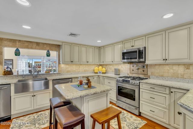 13 Jolly Roger Way, Waretown, NJ 08758