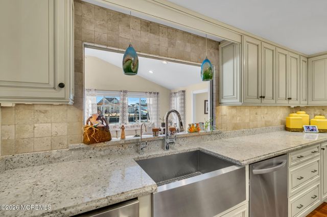 13 Jolly Roger Way, Waretown, NJ 08758