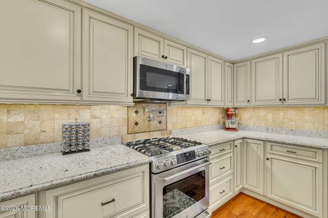 13 Jolly Roger Way, Waretown, NJ 08758