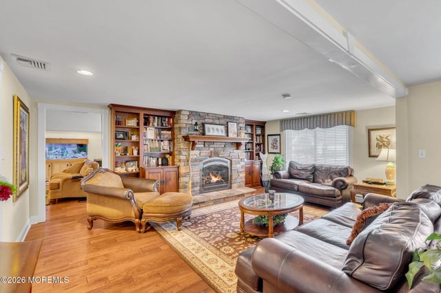 13 Jolly Roger Way, Waretown, NJ 08758