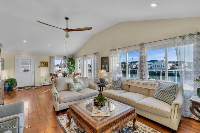 13 Jolly Roger Way, Waretown, NJ 08758