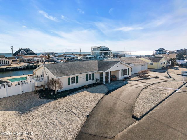 13 Jolly Roger Way, Waretown, NJ 08758