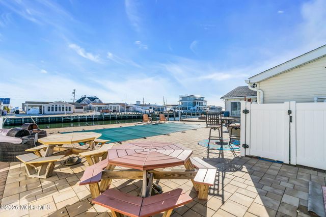 13 Jolly Roger Way, Waretown, NJ 08758