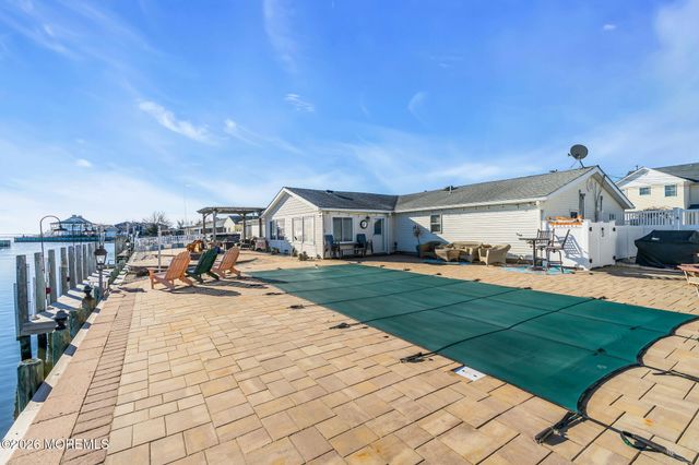 13 Jolly Roger Way, Waretown, NJ 08758
