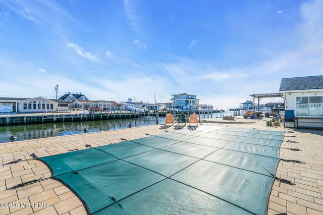 13 Jolly Roger Way, Waretown, NJ 08758