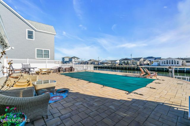 13 Jolly Roger Way, Waretown, NJ 08758