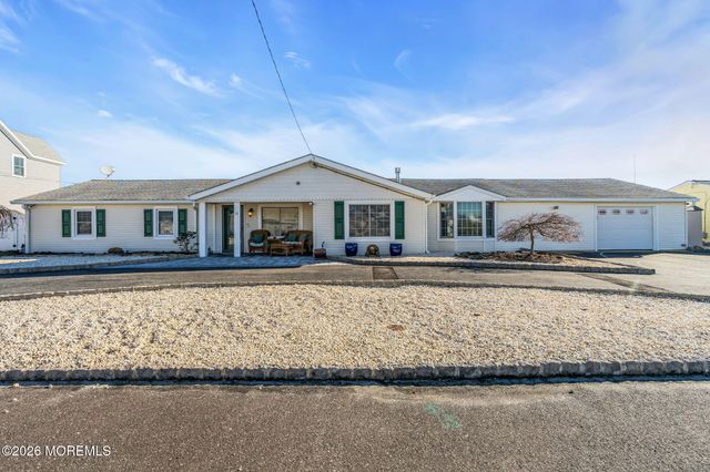 13 Jolly Roger Way, Waretown, NJ 08758