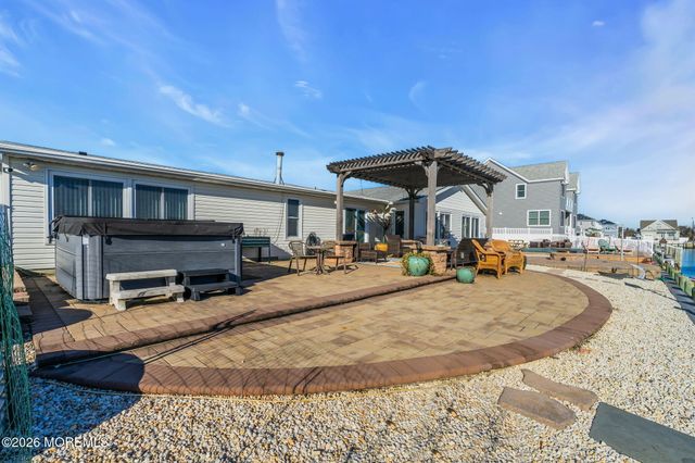 13 Jolly Roger Way, Waretown, NJ 08758