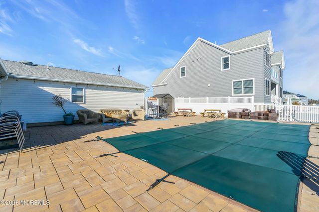 13 Jolly Roger Way, Waretown, NJ 08758
