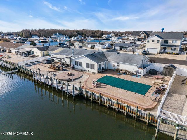 13 Jolly Roger Way, Waretown, NJ 08758