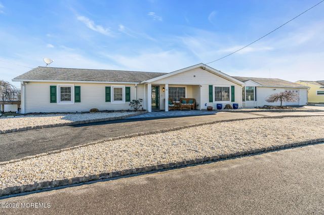 13 Jolly Roger Way, Waretown, NJ 08758