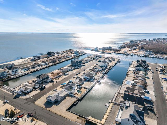 13 Jolly Roger Way, Waretown, NJ 08758