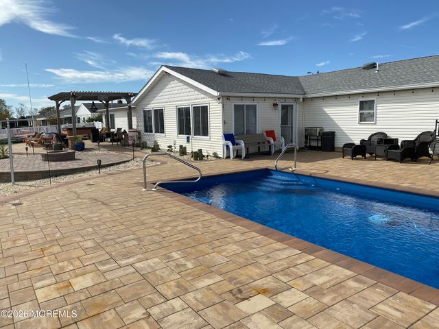 13 Jolly Roger Way, Waretown, NJ 08758