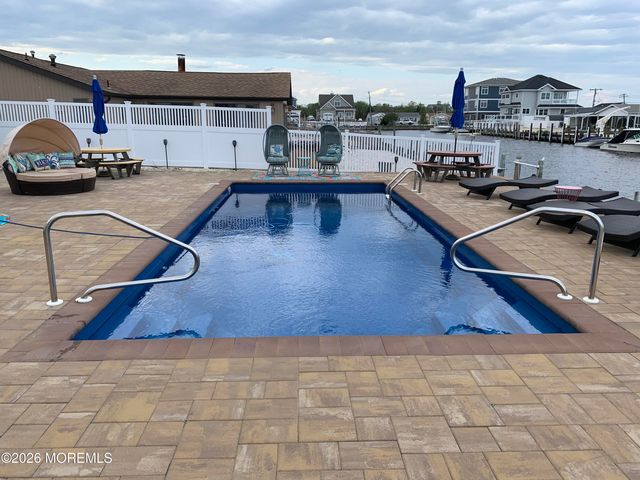 13 Jolly Roger Way, Waretown, NJ 08758