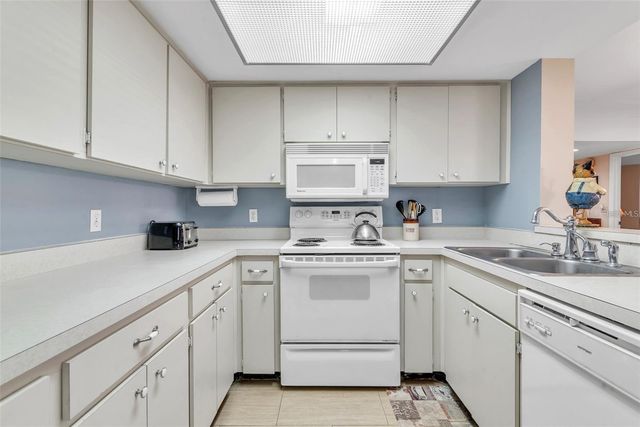 700 STARKEY ROAD 1114, Largo, FL 33771