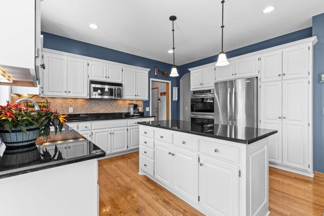 11542 Avery Drive, Inver Grove Heights, MN 55077