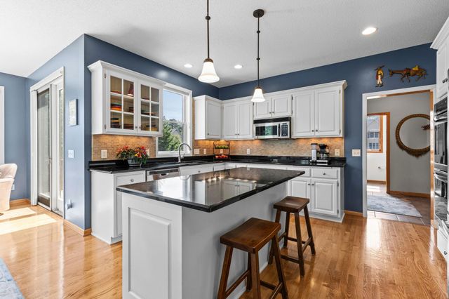 11542 Avery Drive, Inver Grove Heights, MN 55077