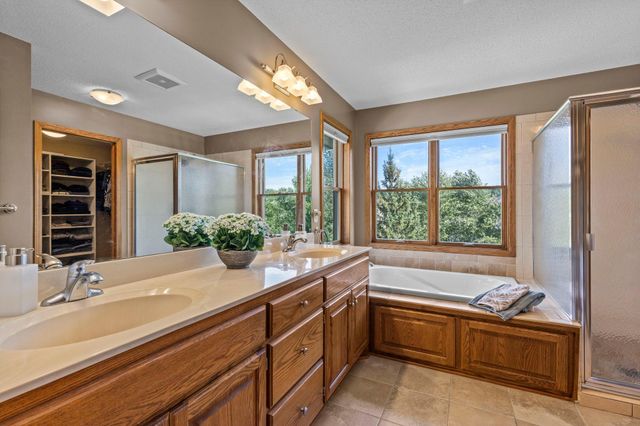11542 Avery Drive, Inver Grove Heights, MN 55077