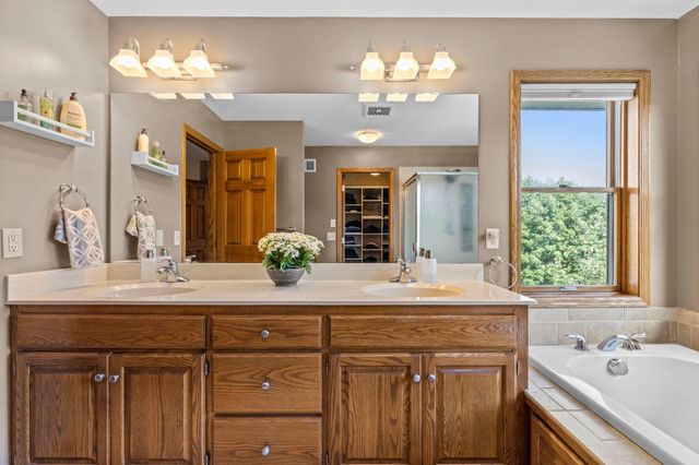 11542 Avery Drive, Inver Grove Heights, MN 55077