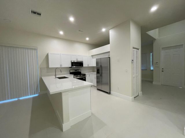 1806 NW 98th Avenue NW, Pembroke Pines, FL 33024