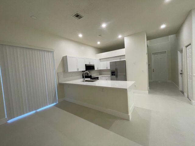 1806 NW 98th Avenue NW, Pembroke Pines, FL 33024