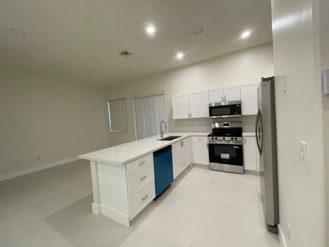 1806 NW 98th Avenue NW, Pembroke Pines, FL 33024