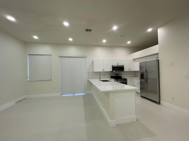 1806 NW 98th Avenue NW, Pembroke Pines, FL 33024
