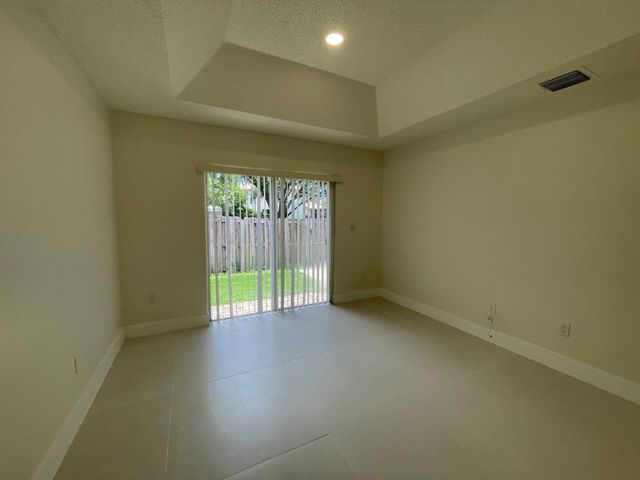 1806 NW 98th Avenue NW, Pembroke Pines, FL 33024