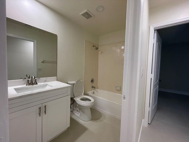 1806 NW 98th Avenue NW, Pembroke Pines, FL 33024