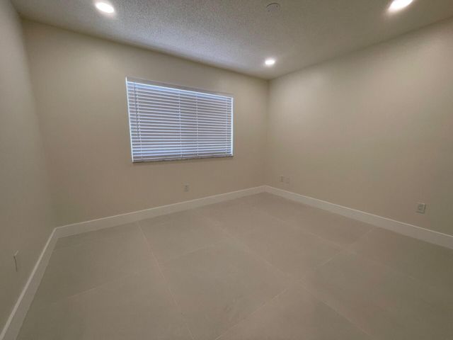 1806 NW 98th Avenue NW, Pembroke Pines, FL 33024