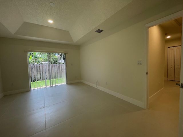 1806 NW 98th Avenue NW, Pembroke Pines, FL 33024