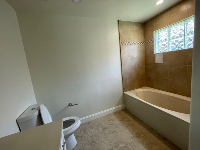 1806 NW 98th Avenue NW, Pembroke Pines, FL 33024
