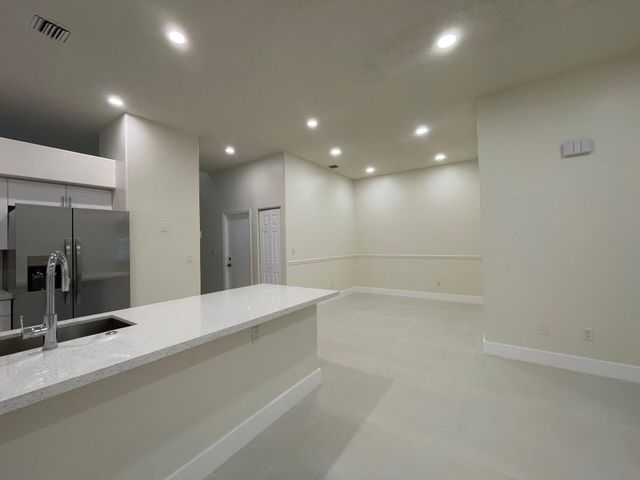 1806 NW 98th Avenue NW, Pembroke Pines, FL 33024
