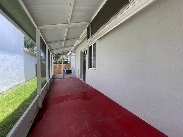 1806 NW 98th Avenue NW, Pembroke Pines, FL 33024