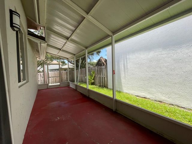 1806 NW 98th Avenue NW, Pembroke Pines, FL 33024