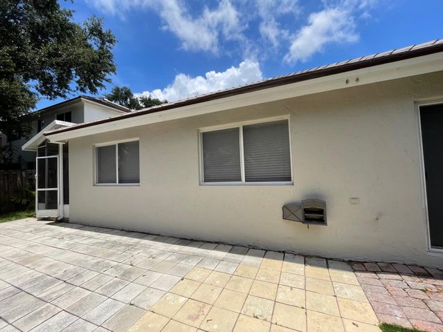 1806 NW 98th Avenue NW, Pembroke Pines, FL 33024