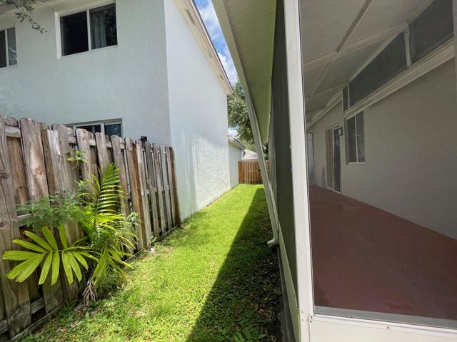 1806 NW 98th Avenue NW, Pembroke Pines, FL 33024