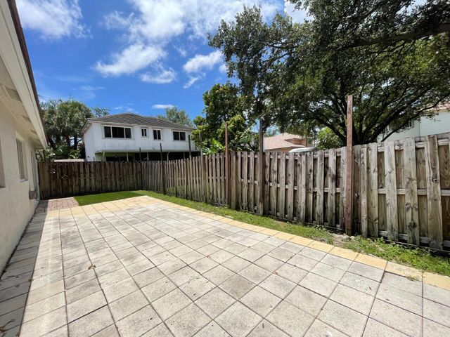1806 NW 98th Avenue NW, Pembroke Pines, FL 33024